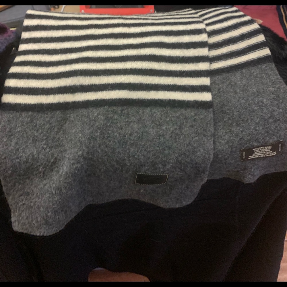 🌷🌷HP 🎉SALE NWT Authentic Coach Scarf - Picture 2 of 7